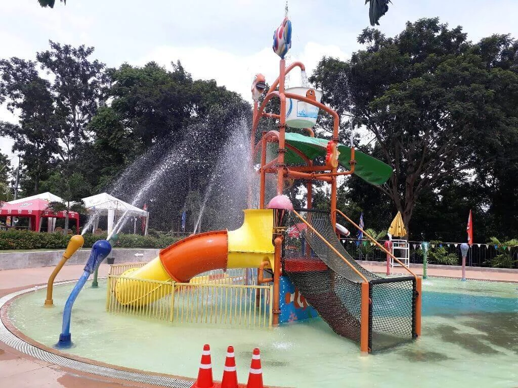 Water slide and bucket at Chiang Mai Zoo water park