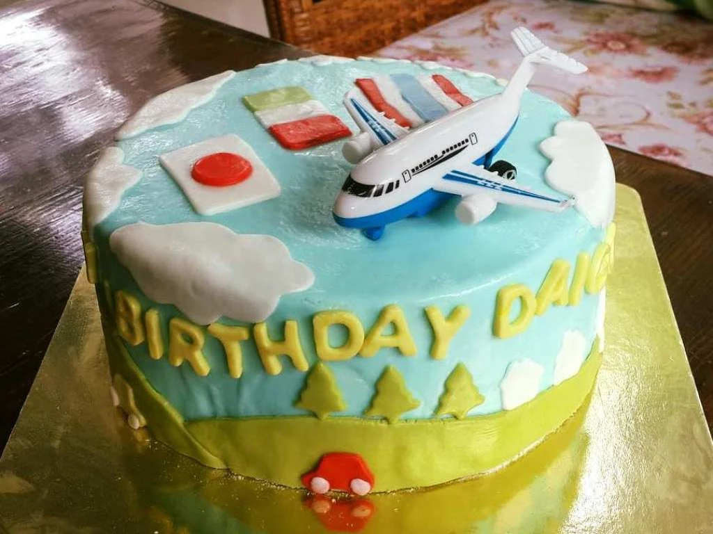 Biscotti_House_Chiang_Mai_airplane_birthday_cake_1024x768
