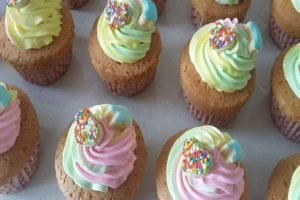 Biscotti_House_Chiang_Mai_birthday_cupcakes_1024x768