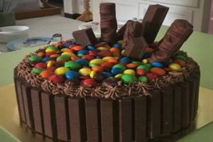 Biscotti_House_Chiang_Mai_chocolate_birthday_cake_1024x768