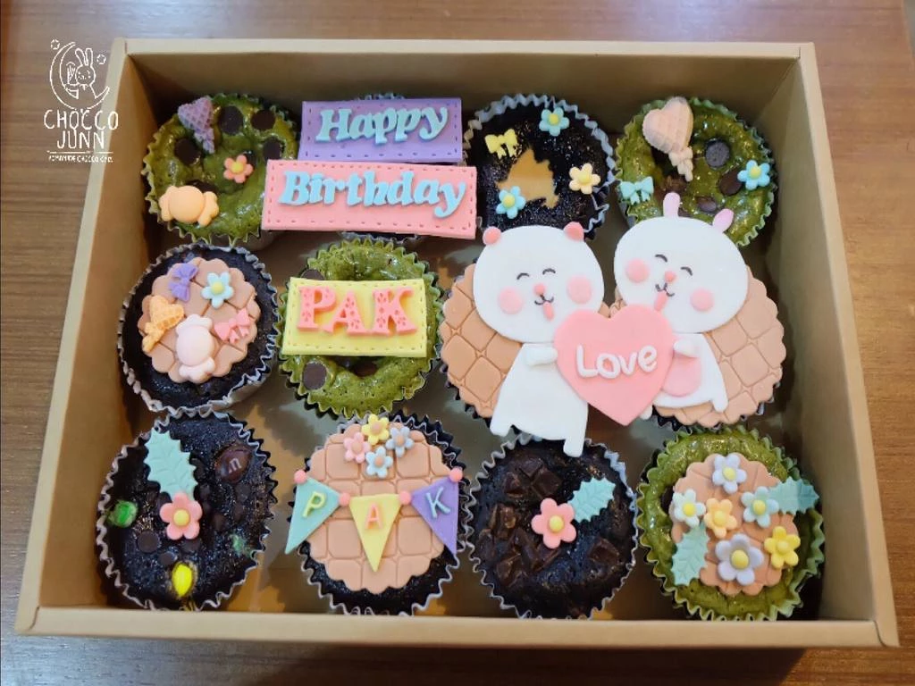 Chocco Junn Chiang Mai birthday cupcakes