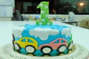 Dailycious Patisserie Cafe Chiang Mai car birthday cake