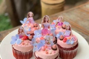 Khaofang cafe chiang mai barbie cupcakes