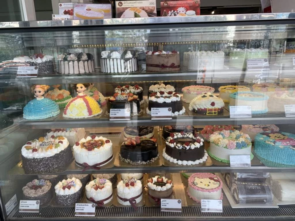 Nuan Bakery birthday cakes