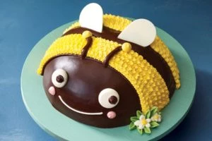 S&P Chiang Mai bee birthday cake