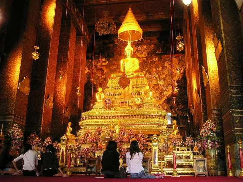 Temple Etiquette in Chiang Mai
