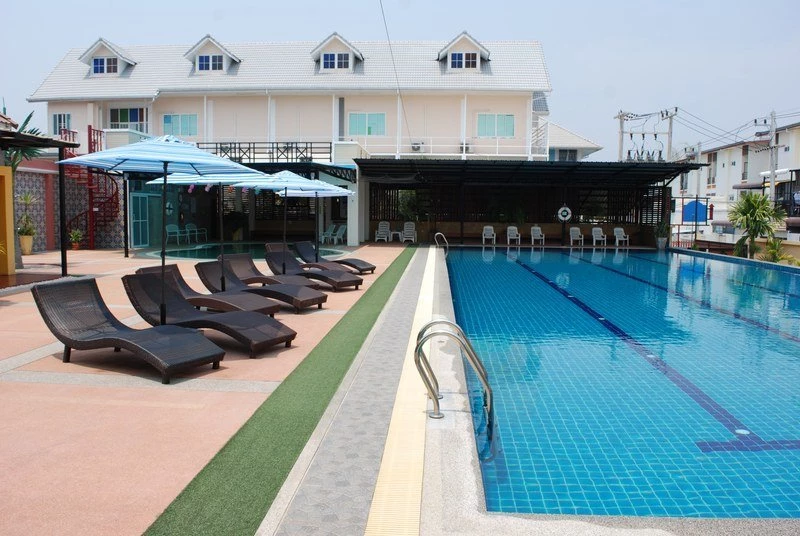 lounge chairs kiddy pool lap pool Mae Rim