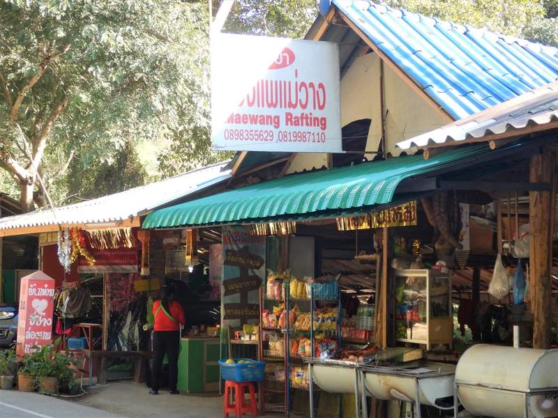 Maewang bamboo rafting shop