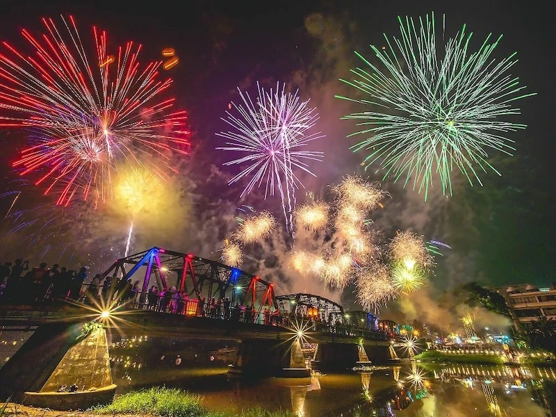 Chaing Mai NYE Narawat Bridge 